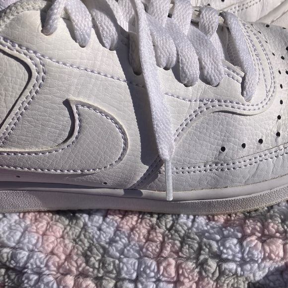 Nike White Women's Sneakers - Picture 6 of 9